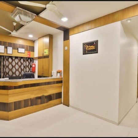 Hotel Shreenath Ахмедабад Екстериор снимка
